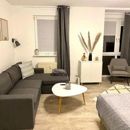 Stilvolle Mit Stellplatz Wlan Free Netflix Naehe Bahnhof * Zwickau