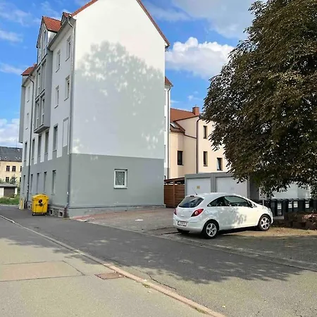 Apartment Stilvolle Mit Stellplatz Wlan Free Netflix Naehe Bahnhof Zwickau