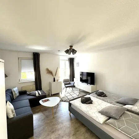 Stilvolle Mit Stellplatz Wlan Free Netflix Naehe Bahnhof Apartment *