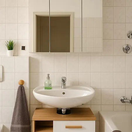 Charmantes Mit Stellplatz Wlan Netflix Naehe Bahnhof ツウィッカウ