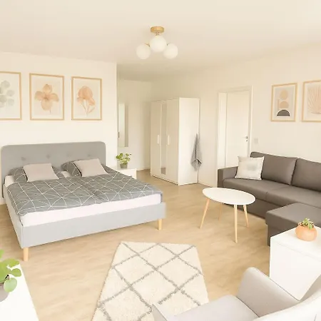 Charmantes Mit Stellplatz Wlan Netflix Naehe Bahnhof * ツウィッカウ